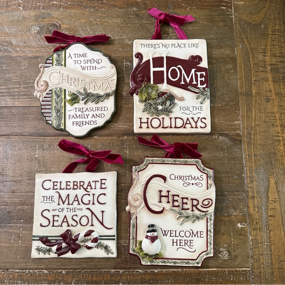Grasslands Road Red and Cream Holiday Wall Plaque Set 4